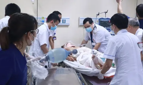 Sẵn sàng cấp cứu, dự trữ thuốc và hóa chất khử khuẩn sau bão số 10