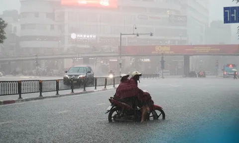 Hà Nội ngập kinh hoàng, Sở GD-ĐT chỉ đạo nóng cho tất cả các trường trên thành phố