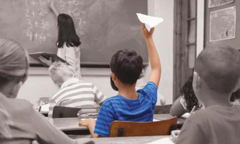 Nam sinh chống đối gia đình, thách thức thầy cô: Bố mẹ đưa đi khám, hối hận vì bỏ lỡ điều này