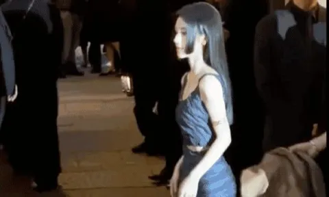 Mỹ nữ 4000 năm bị chê “giả từ đầu đến chân”