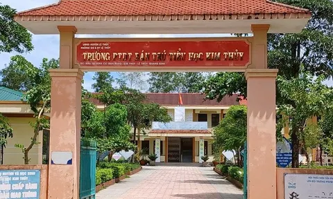 Vụ 40 học sinh ngộ độc sau bữa sáng: Thông tin bất ngờ về nữ hiệu phó