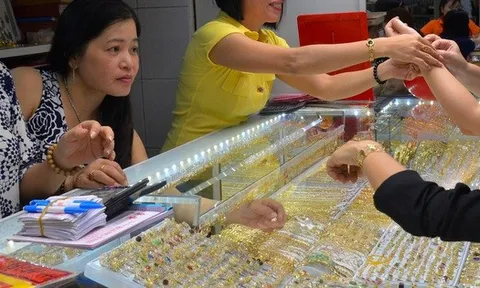Giá vàng hôm nay, 3-10: Ồ ạt bán tháo
