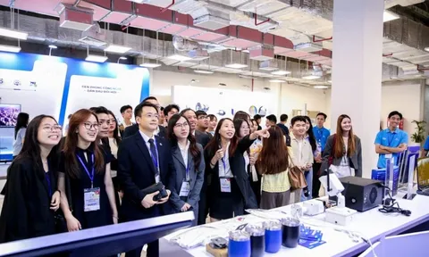 Dấu ấn doanh nghiệp công nghệ Việt tiên phong tại VIIE 2025