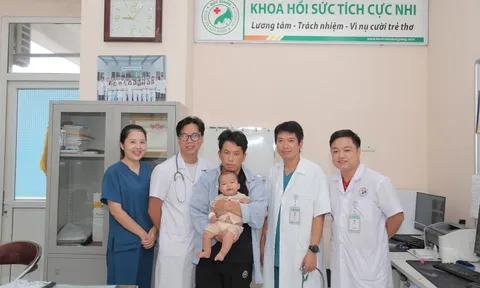 Lọc máu 13 ngày liên tục, hồi sinh bé trai người Mông 5 tháng tuổi