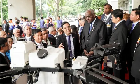 Tận mắt thấy UAV do người Việt chế tạo, lãnh đạo Cuba bày tỏ một mong muốn
