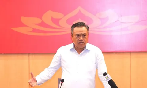 Chủ tịch Hà Nội yêu cầu thông tin liên tục các 'điểm nóng' ngập úng