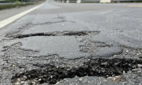 Mặt đường cao tốc La Sơn – Hoà Liên qua Đà Nẵng hư hỏng, bong tróc sau thời gian ngắn khai thác