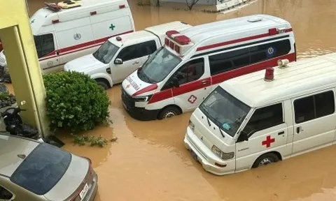 Cô lập giữa biển nước, bệnh viện ở Lạng Sơn 'cầm cự' từng giờ