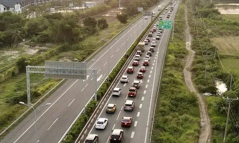 Hôm nay 9-10, lắp rào tôn để thi công mở rộng đường cao tốc TP HCM-Long Thành-Dầu Giây