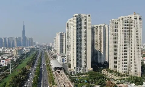 Đề xuất 'siết' tín dụng bất động sản: Dòng vốn ách tắc, thị trường 'đóng băng'
