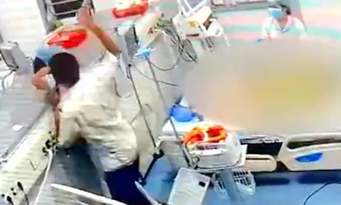 Camera ghi lại cảnh 1 điều dưỡng ở TP HCM bị hành hung khi đang cấp cứu bệnh nhân