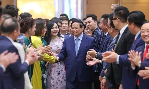 Thủ tướng gặp lãnh đạo Hòa Phát, FPT, PVN, EVN, TH... nhân Ngày Doanh nhân Việt Nam