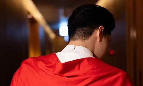 Nam ca sĩ Vbiz sống cô đơn trong căn biệt thự 30 tỷ, 36 tuổi có đủ tiền tài danh tiếng chỉ thiếu mỗi điều này