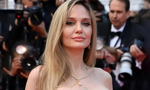 Angelina Jolie đâm đơn đòi Brad Pitt bồi thường