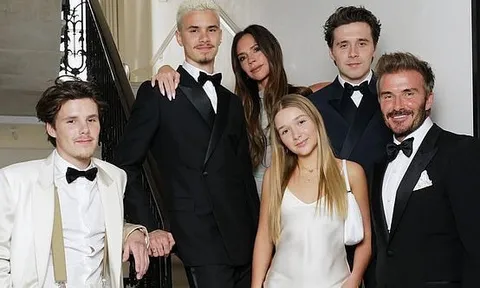 Con trai Beckham bị mời ra khỏi quán ăn vì... thẻ không đủ tiền