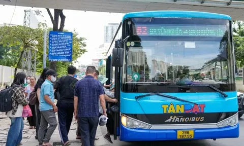 Hà Nội lắp đặt được 247 trụ sạc cho xe điện trên nhiều tuyến phố