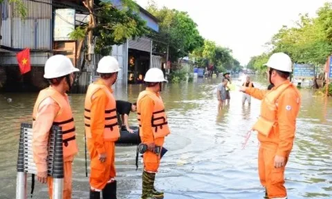 Nước sông rút chậm, Hà Nội còn gần 10.000 khách hàng chưa được cấp điện