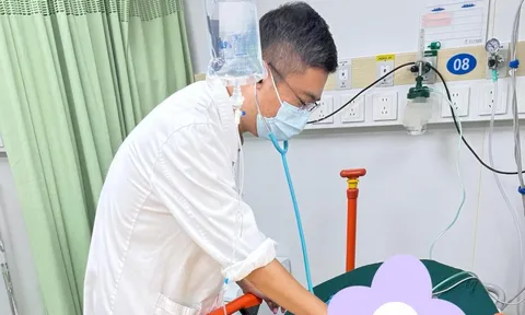 Mỗi ngày đều vỗ nhẹ vào đầu để "khai thông mạch máu", người đàn ông đi khám, nhận kết quả không ngờ