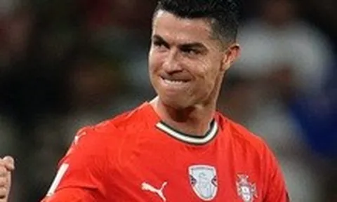 Ronaldo lập kỷ lục ở tuổi 40