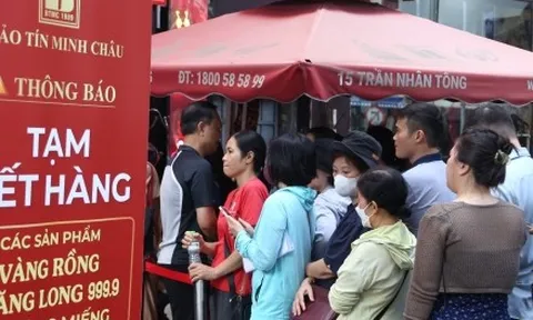 Vàng vượt 152 triệu/lượng: Bị hạn chế 2 ngày mới được mua, khách quay ra ôm bạc