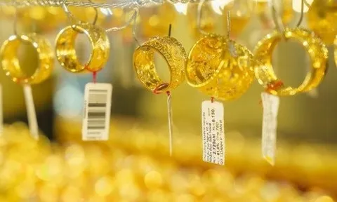 Cập nhật giá vàng trưa 17/10: Giá vàng nhẫn chạm mốc 158 triệu đồng/lượng