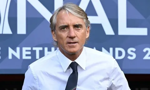 HLV Mancini sẵn sàng dẫn dắt Man Utd thay Amorim