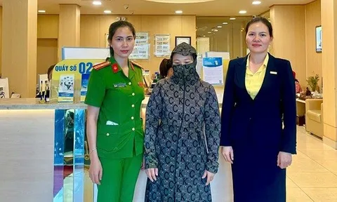 Quen chủ tập đoàn lớn qua Zalo, người phụ nữ đến ngân hàng chuyển khoản gấp 300 triệu để đầu tư, nhưng nhân viên nhất quyết không thực hiện giao dịch