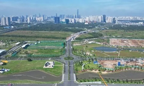 Cận cảnh đường Liên Phường sắp về đích, giảm áp lực giao thông khu Đông TP.HCM