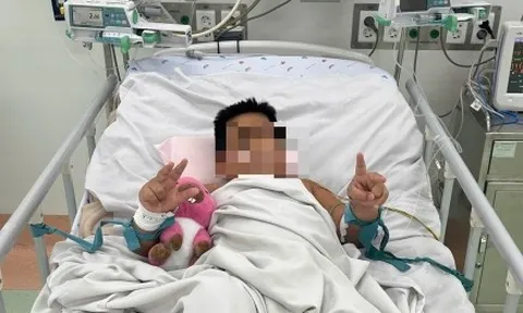 Bé trai 7 tuổi bị sốt xuất huyết nặng được cứu sống ngoạn mục sau 3 tuần hồi sức