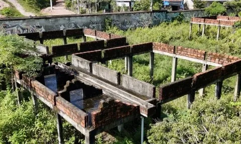 Dự án khu du lịch 5 sao hơn 100 tỷ hoang lạnh giữa rừng cỏ dại ở Huế