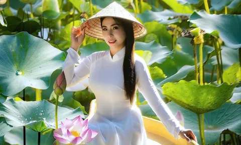 Lý Hương khoe nhan sắc trẻ đẹp ở tuổi U50