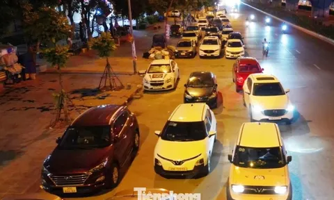 Cận cảnh tuyến đường được Trưởng Phòng CSGT Hà Nội nói 'về đêm là thành bãi xe khổng lồ'
