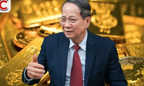 PGS.TS Ngô Trí Long: Ổn định thị trường vàng không phải là chăm chăm kéo giá vàng thấp xuống