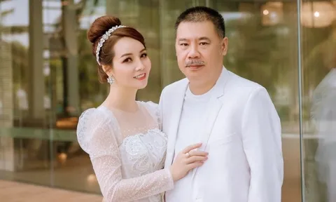 Hôn nhân viên mãn của "cô Trúc" phim "Những ngọn nến trong đêm" sau 23 năm lấy chồng doanh nhân