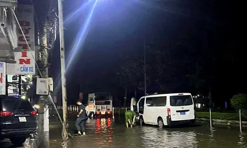Cần Thơ: Rò rỉ điện khi triều cường dâng cao khiến 2 học sinh tử vong