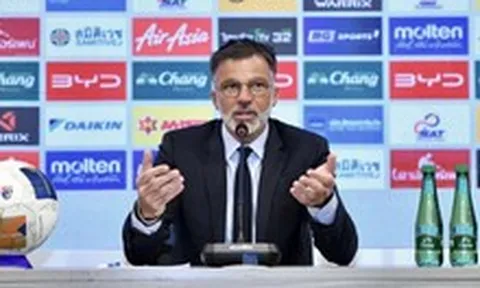 Tân HLV ĐT Thái Lan úp mở về tương lai, "rén" khi nói đến giấc mơ World Cup?