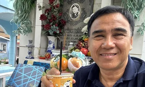 MC Quyền Linh, Phương Điền… thăm mộ Lê Công Tuấn Anh