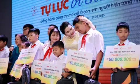 “Nữ tướng” nổi tiếng ngành BĐS và quỹ trăm tỷ thay đổi cuộc đời những con người ở tận cùng nỗi đau