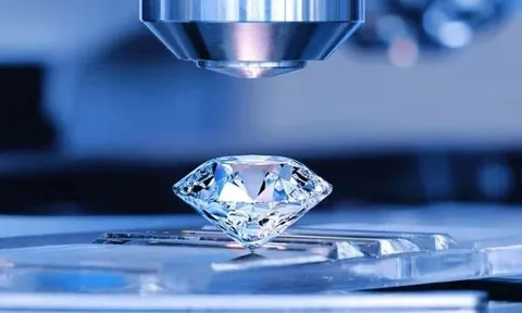 Trung Quốc khiến bong bóng kim cương nhân tạo nổ tung: Sản xuất 1 viên trong 150 phút, dìm giá gần 80% chỉ sau 5 năm