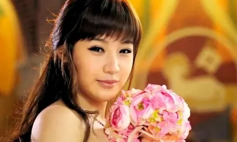 Nữ ca sĩ hàng đầu showbiz gây sốc với gương mặt biến dạng