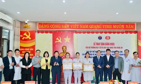 Vụ dùng dao tấn công làm 7 người bị thương: Khen thưởng các nữ điều dưỡng và cá nhân dũng cảm