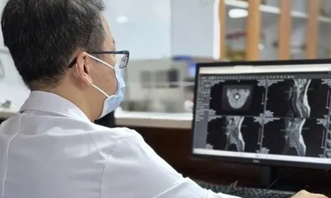 Liệt tứ chi vì 'thú vui' bóng cười