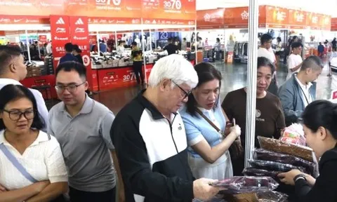'Thiên đường' mua sắm tại Hội chợ mùa Thu 2025: La liệt hàng giảm giá 'sốc'