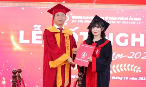 Hai tân cử nhân xinh đẹp "chiếm sóng" vì thành tích ấn tượng