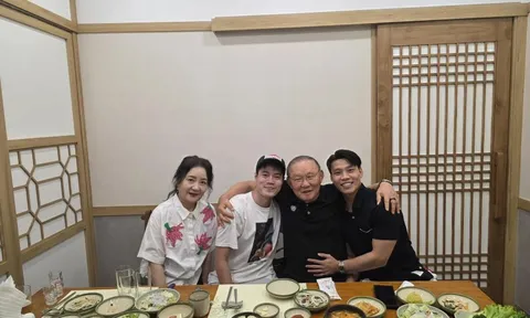 HLV Park Hang-seo hội ngộ Văn Toàn và Văn Thanh