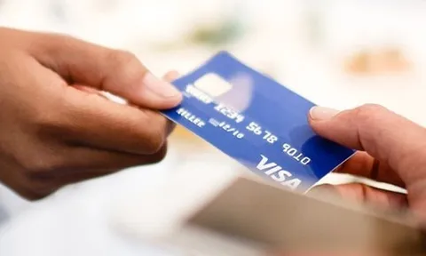 Ngân hàng chỉ rõ nguyên nhân thẻ, tài khoản của khách hàng phát sinh giao dịch trừ tiền dù không sử dụng