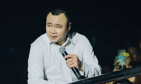 Hành động kỳ lạ của Tự Long