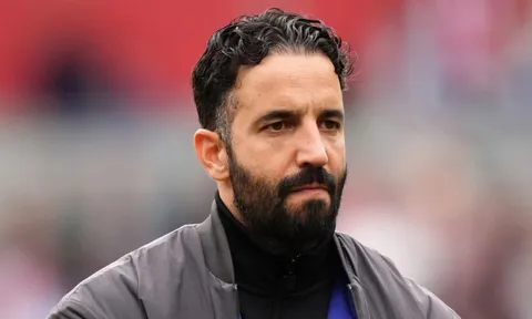 HLV Amorim đáp trả trước tuyên bố gây sốc của đồng nghiệp