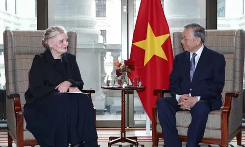 Gặp lãnh đạo Tập đoàn Rolls Royce, Tổng Bí thư đề nghị thiết lập một trung tâm đặc biệt ở Việt Nam