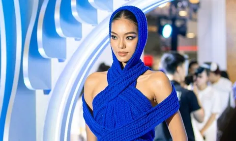 Quán quân Lại Mai Hoa xuất hiện nổi bật, đọ sắc cùng 1 chân dài